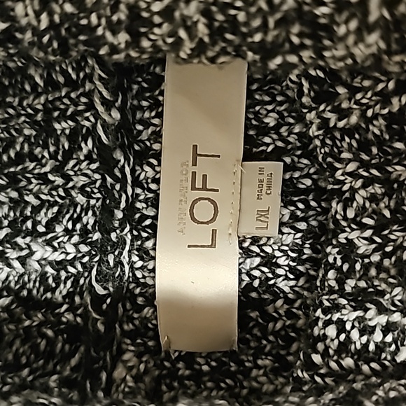 LOFT Sleeveless Turtle neck sweater - Picture 3 of 6